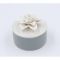 43832 Шкатулка декоративная серо-белая с белым цветком из фарфора для украшений 6.5х6.4х6.3 см Вид1