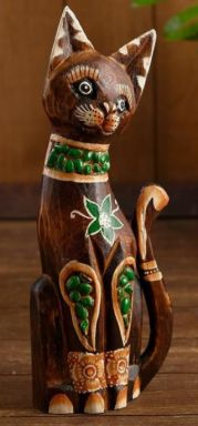 Фигурка из дерева кошка с зеленым цветком 30см 3728189