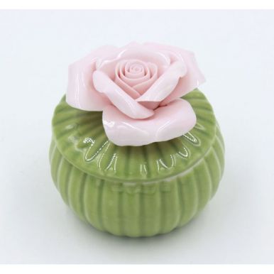 43835 Шкатулка декоративная зеленая с розовым цветком из фарфора для украшений 6.2х6.2х6.3 см