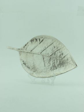 Тарелка в форме листа цвет серебро 300x155x20мм A06561000
