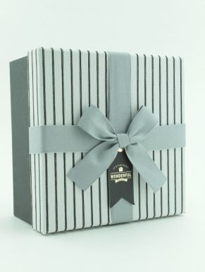 Коробка подарочная квадратная 9х17х17 (белый, 8305-38)
