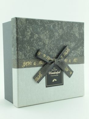 Коробка подарочная квадратная 9,5х19х19 (беж/серый, 8301-100)