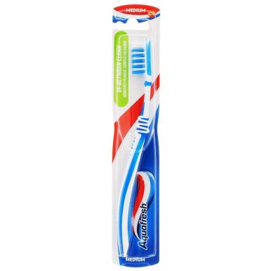 Aquafresh зубная щетка Flex In-Between Clean, средняя жесткость