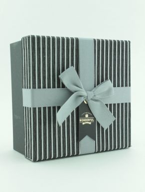 Коробка подарочная квадратная 10х18,5х18,5 (черный, 8305-38)