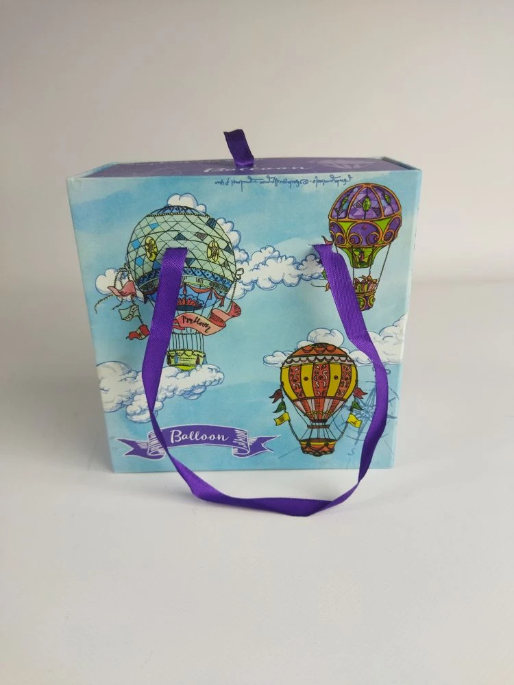 Коробка подарочная с ручкой-лентой дизайн яркие дирижабли 16*16*8см 76860