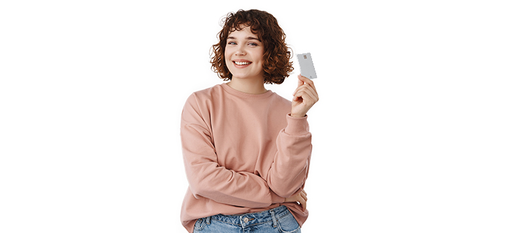 Довольная девушка с картой Эльсити Довольная девушка с картой Эльсити