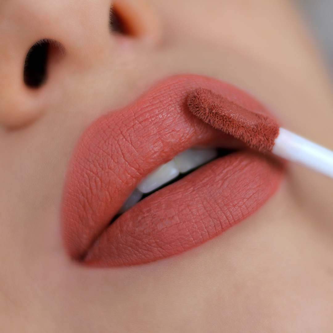 BELOR DESIGN блеск для губ суперстойкий million kisses т.220
