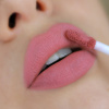 BELOR DESIGN блеск для губ суперстойкий million kisses т.223