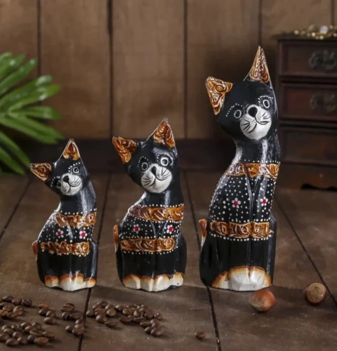 Набор сувенирный кошечки с пятнистыми лапками дерево 4*13х*20см 4165726