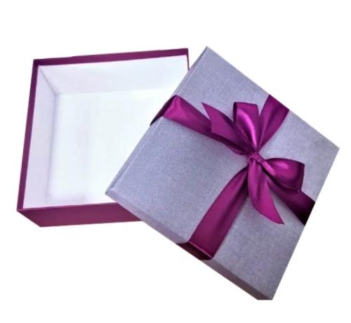 Коробка подарочная с бантом тиснение рогожка серый-бордовый квадрат 17*17*7см Д10103К.192.3