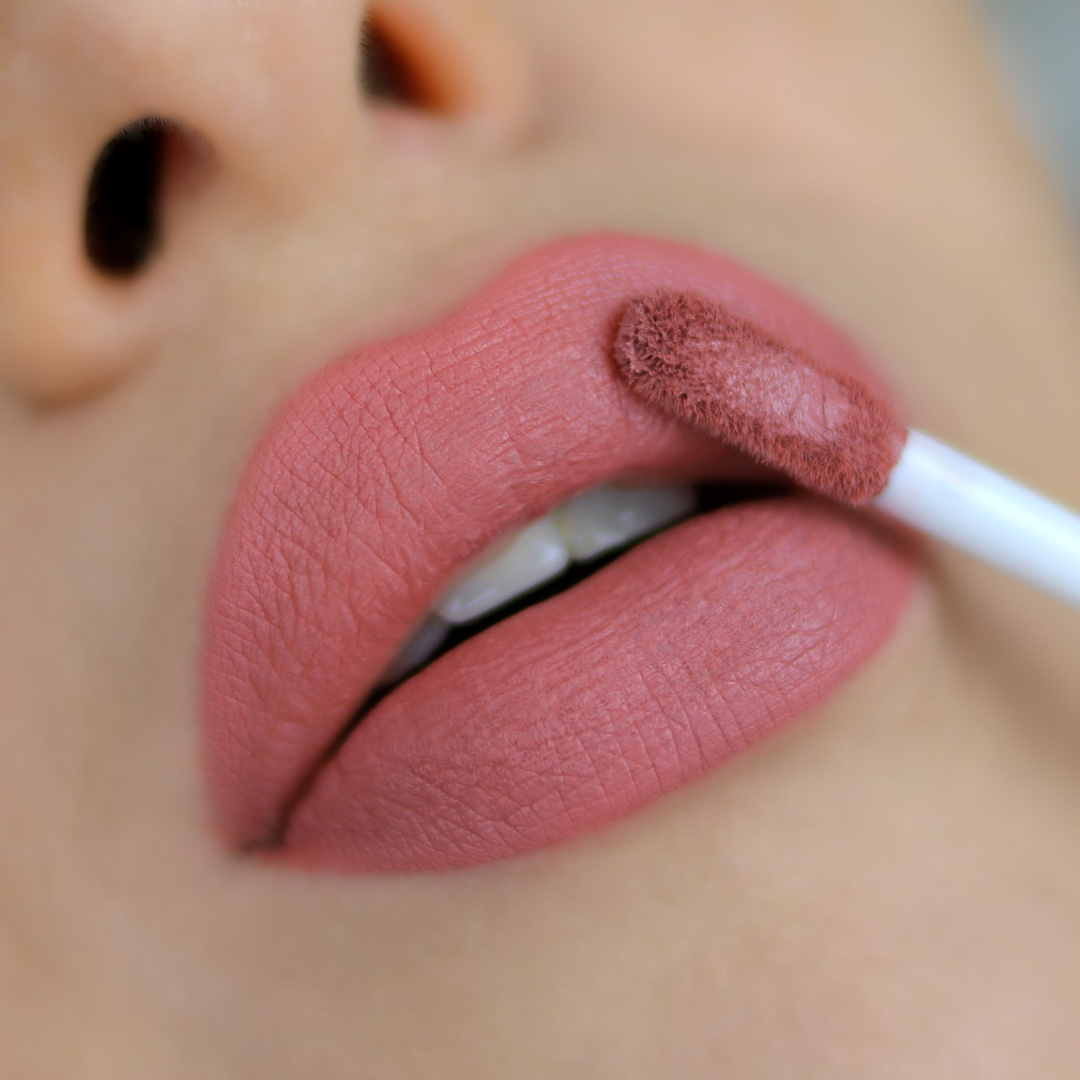 BELOR DESIGN блеск для губ суперстойкий million kisses т.224